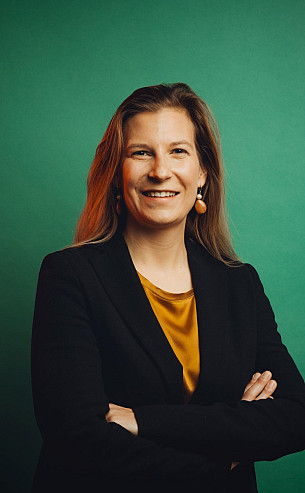 Dr․ Carolin Hartmann