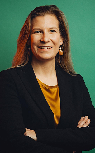 Dr․ Carolin Hartmann