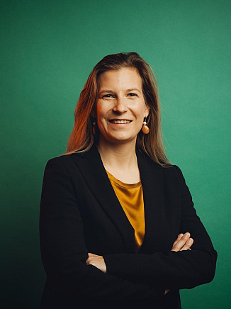 Dr․ Carolin Hartmann